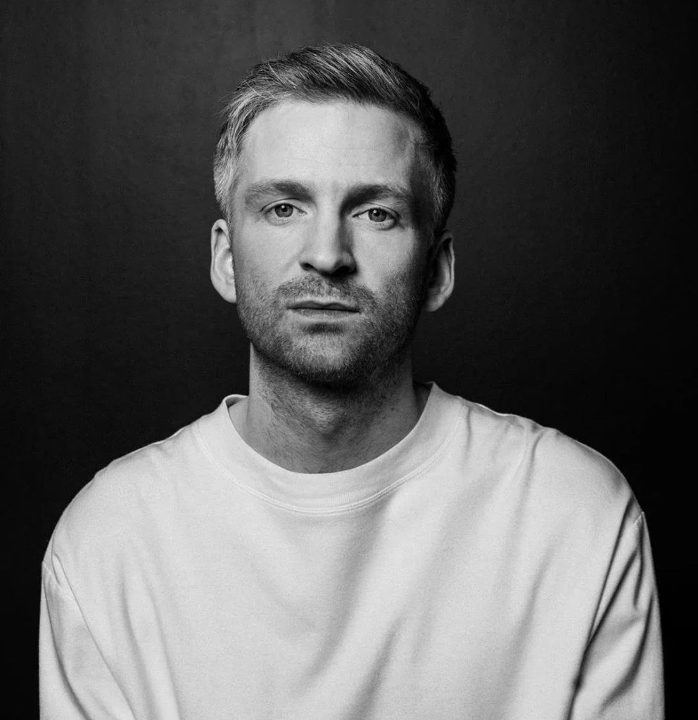 دانلود آهنگ جدید Ólafur Arnalds به نام «Autumn Day»