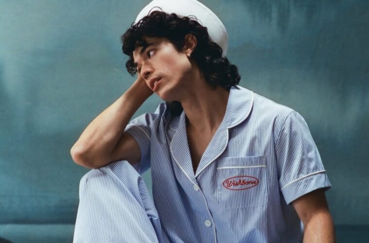 “Caramel” توسط Conan Grey را تماشا کنید