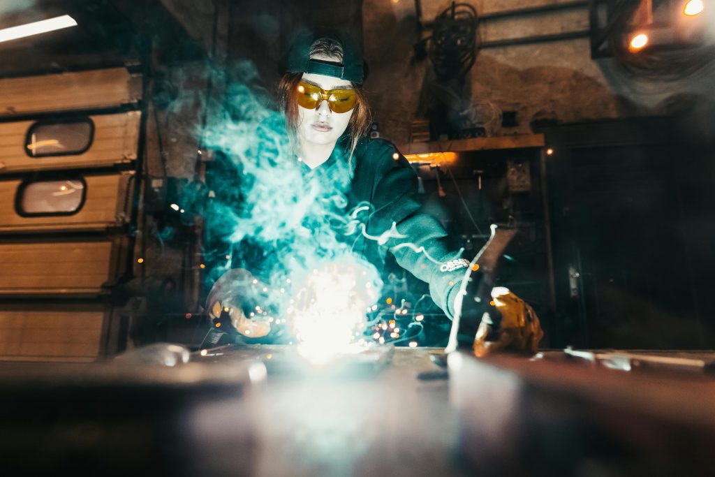 آهنگ: Waldis & Tómas جوشکاری - "عزیزم"