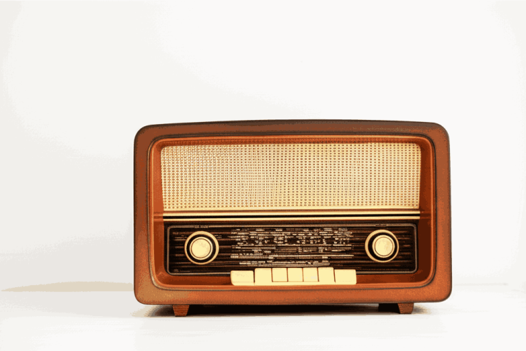 آهنگهای شاد قدیمی خاطرهانگیز: سفری به گذشته پر از شادی