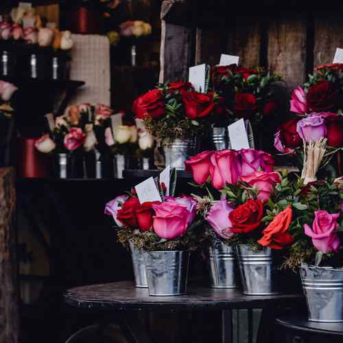 دانلود آهنگ لباتو ژل بزنم نه یه ریمل بزنم